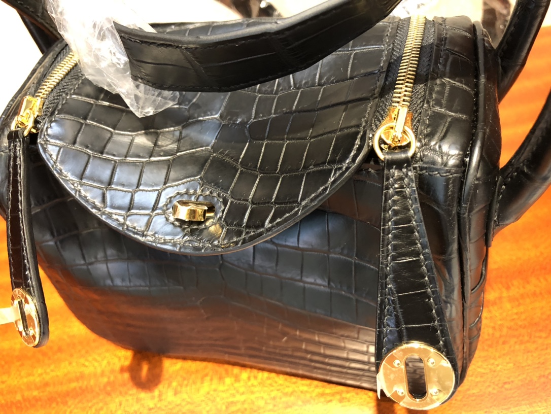 에르메스 미니 린디백 블랙 금장 악어가죽